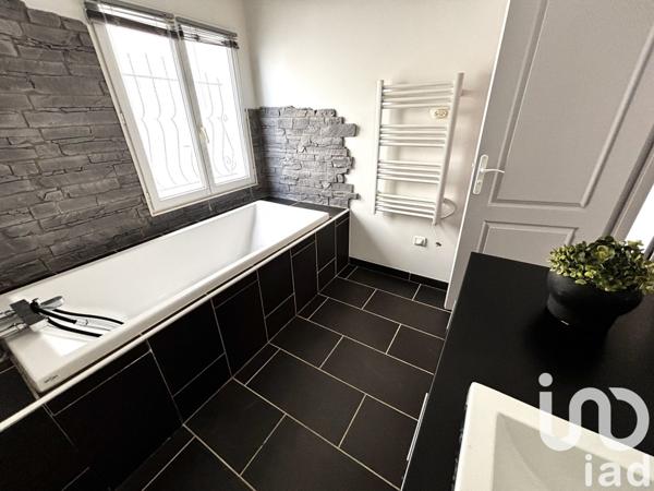 Maison à vendre 4 pièces 93 m² Vinassan