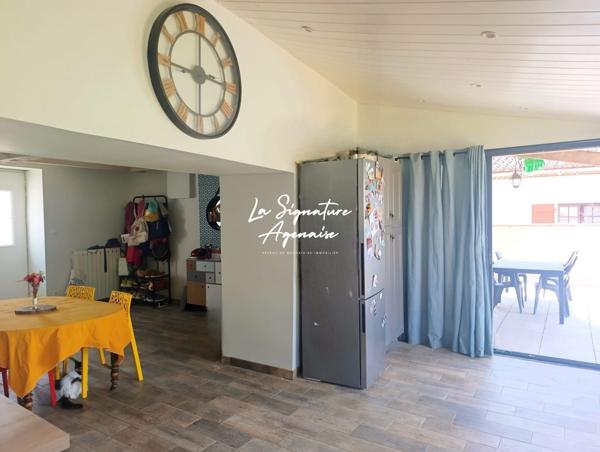 Maison de village en pierre rénovée de 144 m² avec jardin et garage