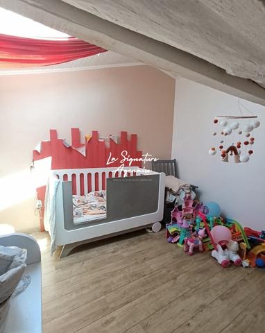 Maison de village en pierre rénovée de 144 m² avec jardin et garage