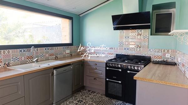 Maison de village en pierre rénovée de 144 m² avec jardin et garage