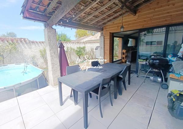 Maison de village en pierre rénovée de 144 m² avec jardin et garage
