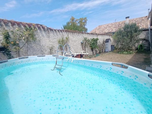Maison de village en pierre rénovée de 144 m² avec jardin et garage