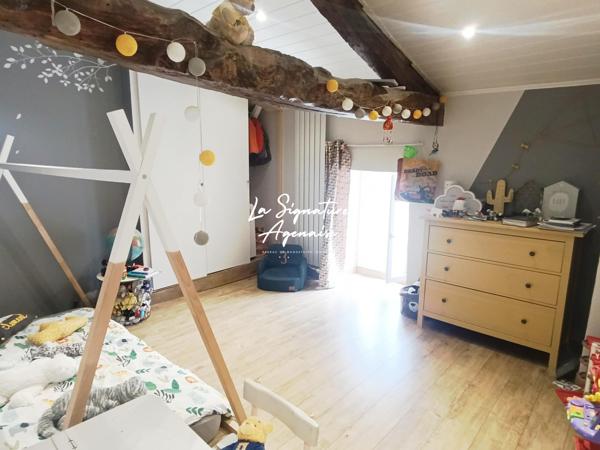 Maison de village en pierre rénovée de 144 m² avec jardin et garage