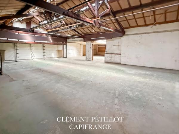 Immeuble indépendant à usage mixte – 440 m² – Toit-terrasse – Emplacement stratégique