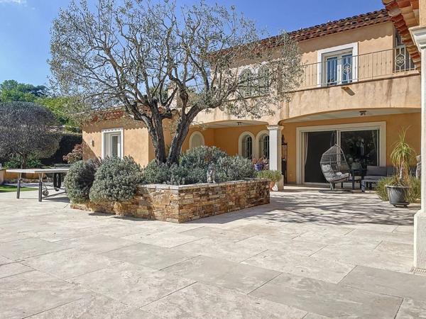 Magnifique Villa avec annexes et piscine