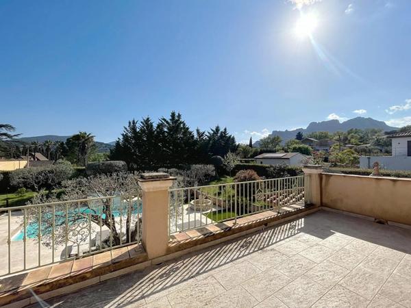 Magnifique Villa avec annexes et piscine