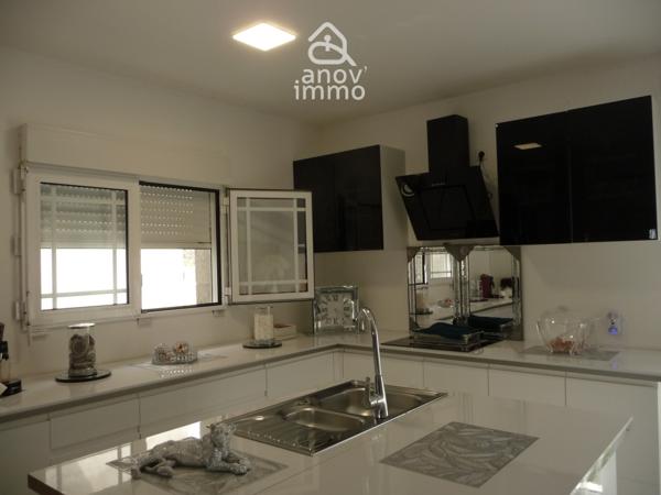 Maison
                                                                                                                                                                                                                                                                                                                        5 pièce(s)                                                                                                                                                                                                          3 chambre(s)                                                                                                                                                                                                          126  m²