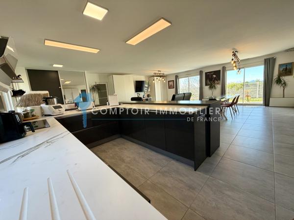 Villa
                                                                                                                                                                                                                                                                                                                        6 pièce(s)                                                                                                                                                                                                          4 chambre(s)                                                                                                                                                                                                          180  m²