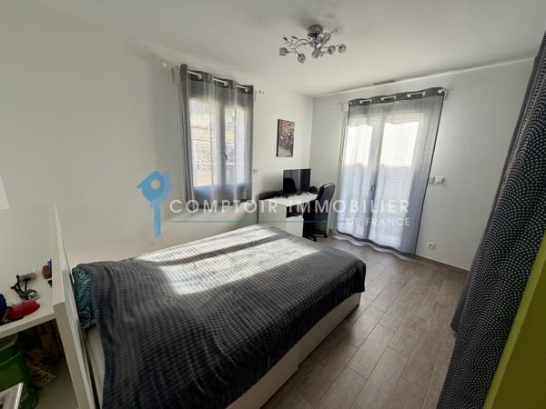 Villa
                                                                                                                                                                                                                                                                                                                        6 pièce(s)                                                                                                                                                                                                          4 chambre(s)                                                                                                                                                                                                          180  m²