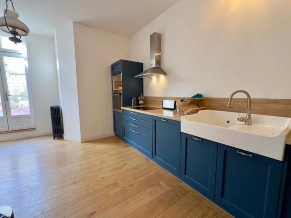 SAUMUR Ultra-centre, Maison de ville de 285m² avec grande terrasse de 40m²