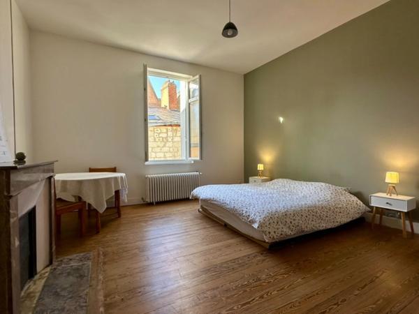 SAUMUR Ultra-centre, Maison de ville de 285m² avec grande terrasse de 40m²