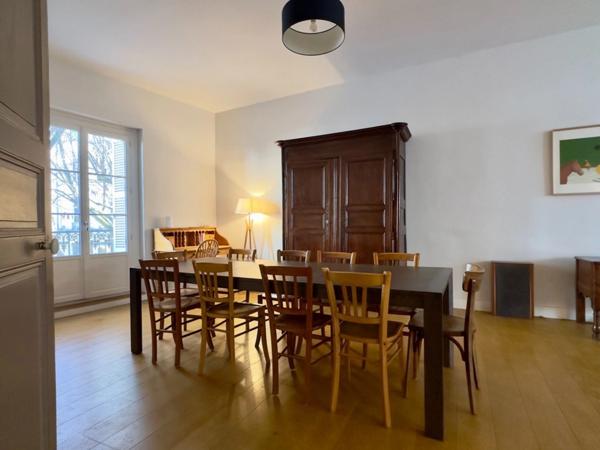 SAUMUR Ultra-centre, Maison de ville de 285m² avec grande terrasse de 40m²