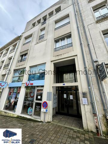 OPPORTUNITE ACHAT A DEUX PAS DE LA PLACE DE LA BRECHE NIORT 295m2 BUREAUX FACILE D’ACCES