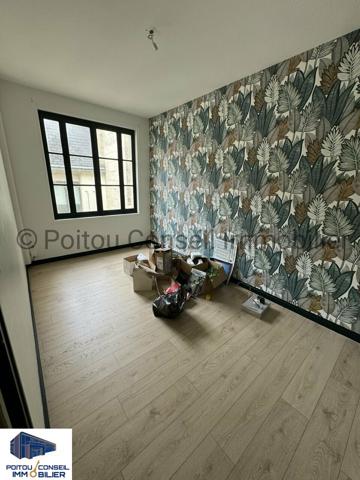 OPPORTUNITE ACHAT A DEUX PAS DE LA PLACE DE LA BRECHE NIORT 295m2 BUREAUX FACILE D’ACCES