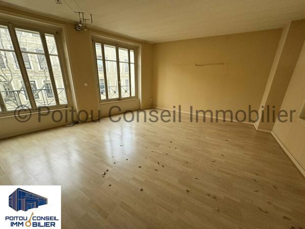 OPPORTUNITE ACHAT A DEUX PAS DE LA PLACE DE LA BRECHE NIORT 295m2 BUREAUX FACILE D’ACCES