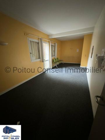 OPPORTUNITE ACHAT A DEUX PAS DE LA PLACE DE LA BRECHE NIORT 295m2 BUREAUX FACILE D’ACCES