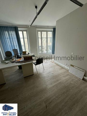 OPPORTUNITE ACHAT A DEUX PAS DE LA PLACE DE LA BRECHE NIORT 295m2 BUREAUX FACILE D’ACCES