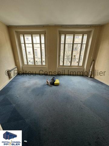 OPPORTUNITE ACHAT A DEUX PAS DE LA PLACE DE LA BRECHE NIORT 295m2 BUREAUX FACILE D’ACCES