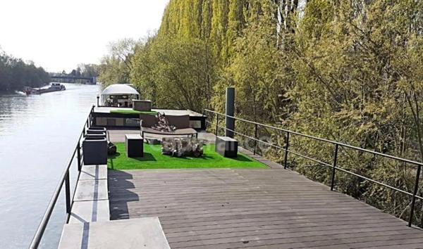 Péniche d’habitation 250 m² – 5 chambres – Terrasses – Fort potentiel – Auvers-sur-Oise (déplaçable)