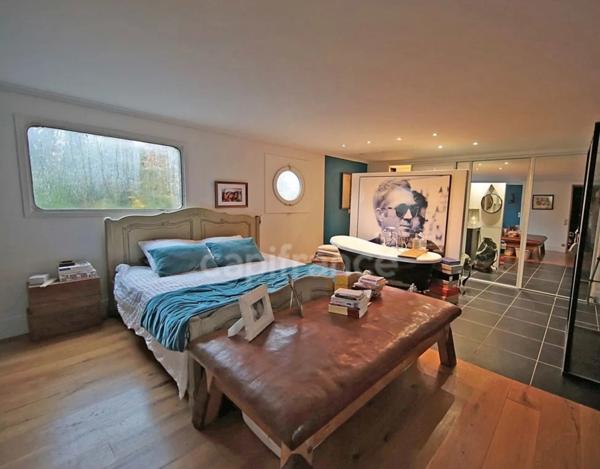 Péniche d’habitation 250 m² – 5 chambres – Terrasses – Fort potentiel – Auvers-sur-Oise (déplaçable)