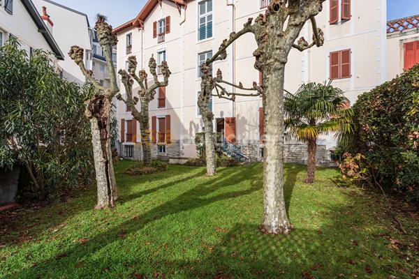 Vente
                Appartement87 m² - 3 Pièces -
                    BIARRITZ (64200)