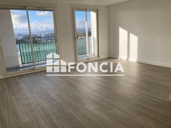 Location Appartement 4 pièces 69 m² - CARLITOS I Pau 64000