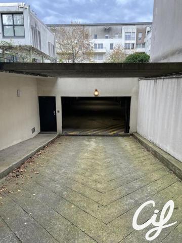 Parking  NANTES Champ de Mars 27 000 Euros