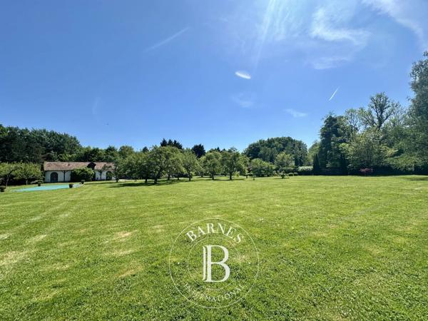 Fontainebleau, Propriété 7 Chambres -  700 m² à vendre