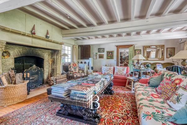 Fontainebleau, Propriété 7 Chambres -  700 m² à vendre