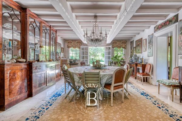 Fontainebleau, Propriété 7 Chambres -  700 m² à vendre