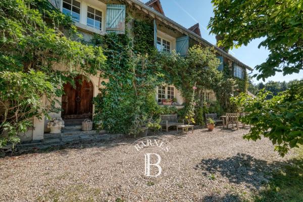 Fontainebleau, Propriété 7 Chambres -  700 m² à vendre