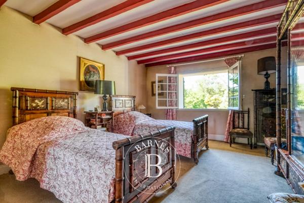 Fontainebleau, Propriété 7 Chambres -  700 m² à vendre