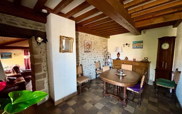 Maison à vendre    6 pièces •  Génissieux