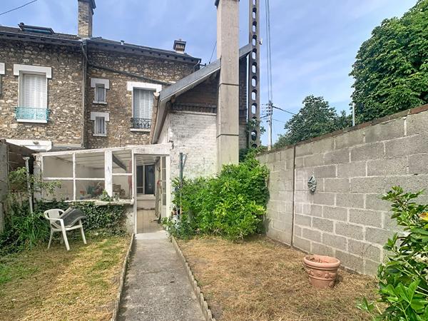 Maison de ville en meulière à rénover 6 pièces à Bessancourt de 102 m²