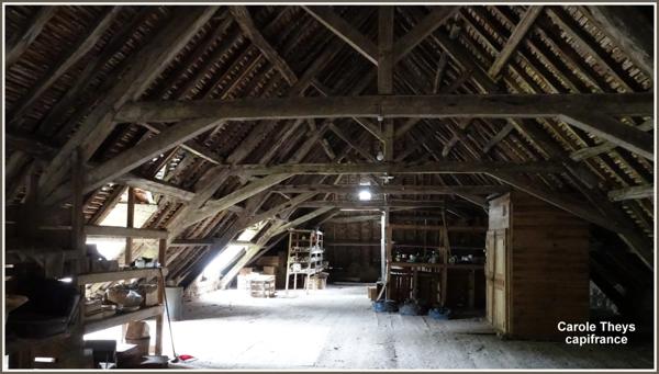 Dpt Creuse (23), à vendre FELLETIN propriete P9 de 342 m² - Dépendances - Terrain de 11 757 m²