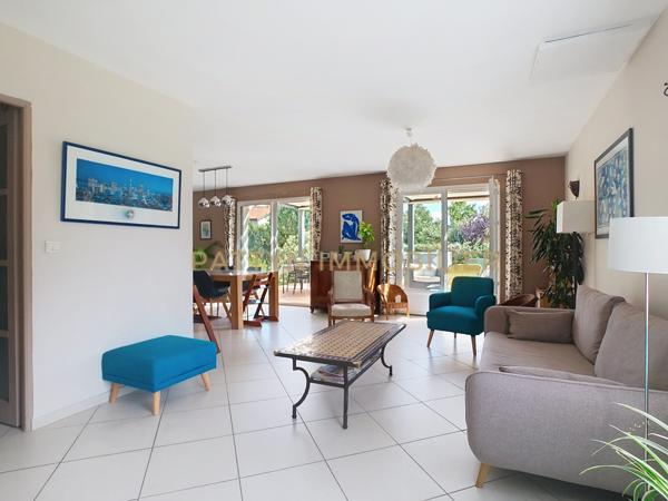 Civrieux (01390) Lumineuse maison 5 chambres avec grande terrasse, jardin, garage et confort énergétique (Classe B)