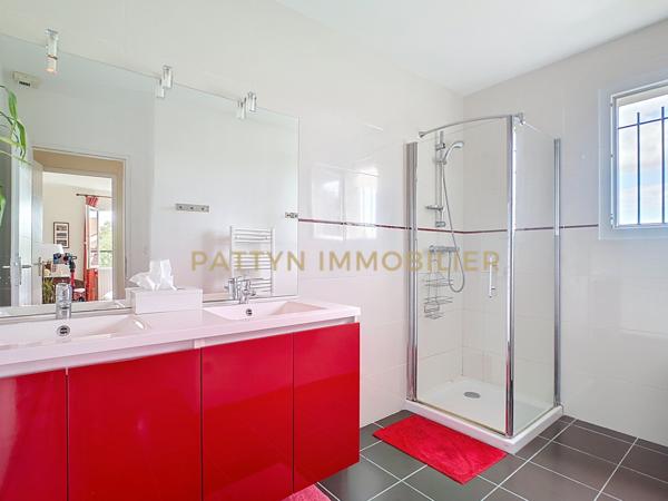 Civrieux (01390) Lumineuse maison 5 chambres avec grande terrasse, jardin, garage et confort énergétique (Classe B)