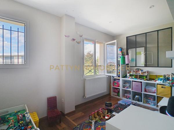 Civrieux (01390) Lumineuse maison 5 chambres avec grande terrasse, jardin, garage et confort énergétique (Classe B)