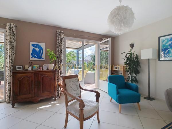 Civrieux (01390) Lumineuse maison 5 chambres avec grande terrasse, jardin, garage et confort énergétique (Classe B)