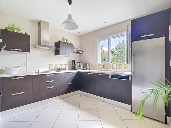 Civrieux (01390) Lumineuse maison 5 chambres avec grande terrasse, jardin, garage et confort énergétique (Classe B)