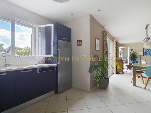 Civrieux (01390) Lumineuse maison 5 chambres avec grande terrasse, jardin, garage et confort énergétique (Classe B)