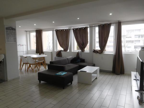 Baisse de Prix, Appartement T5, 2ème étage, Salon / Séjour, 4 chambres, Salle de Bain, Salle d'eau, Toilettes,
