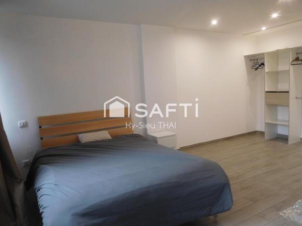 Baisse de Prix, Appartement T5, 2ème étage, Salon / Séjour, 4 chambres, Salle de Bain, Salle d'eau, Toilettes,