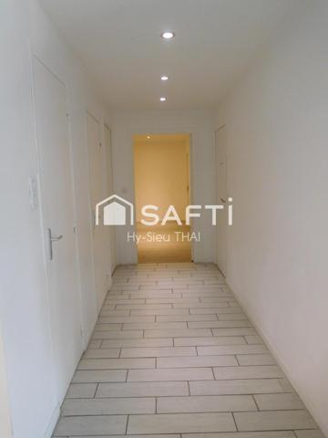 Baisse de Prix, Appartement T5, 2ème étage, Salon / Séjour, 4 chambres, Salle de Bain, Salle d'eau, Toilettes,