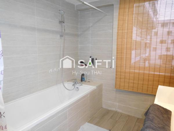 Baisse de Prix, Appartement T5, 2ème étage, Salon / Séjour, 4 chambres, Salle de Bain, Salle d'eau, Toilettes,