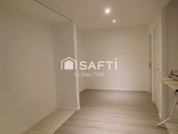 Baisse de Prix, Appartement T5, 2ème étage, Salon / Séjour, 4 chambres, Salle de Bain, Salle d'eau, Toilettes,