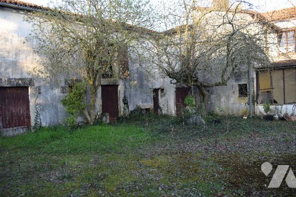 Maison centre ville de VILLEFAGNAN A RENOVER