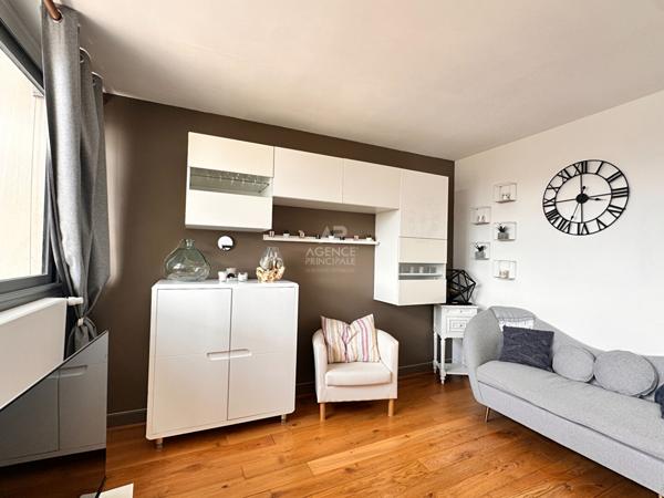 Chaville - Centre - Beau 5 pièces avec balcon et vue dégagée €395 000 ** - Référence 620-C