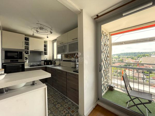 Chaville - Centre - Beau 5 pièces avec balcon et vue dégagée €395 000 ** - Référence 620-C