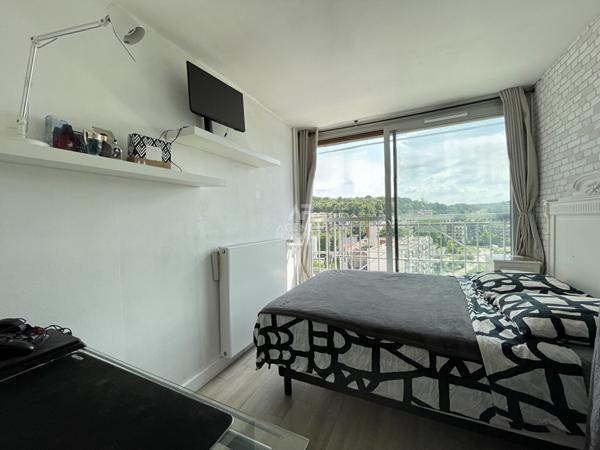 Chaville - Centre - Beau 5 pièces avec balcon et vue dégagée €395 000 ** - Référence 620-C